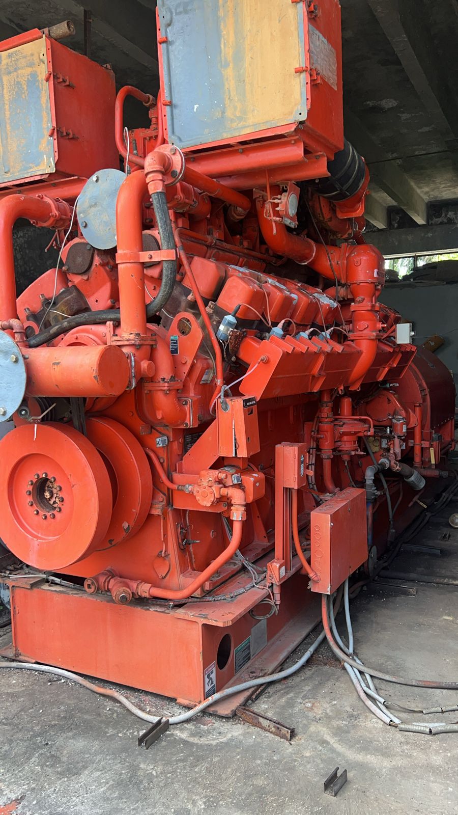 1400 KW - Waukesha Natural Gas Generator