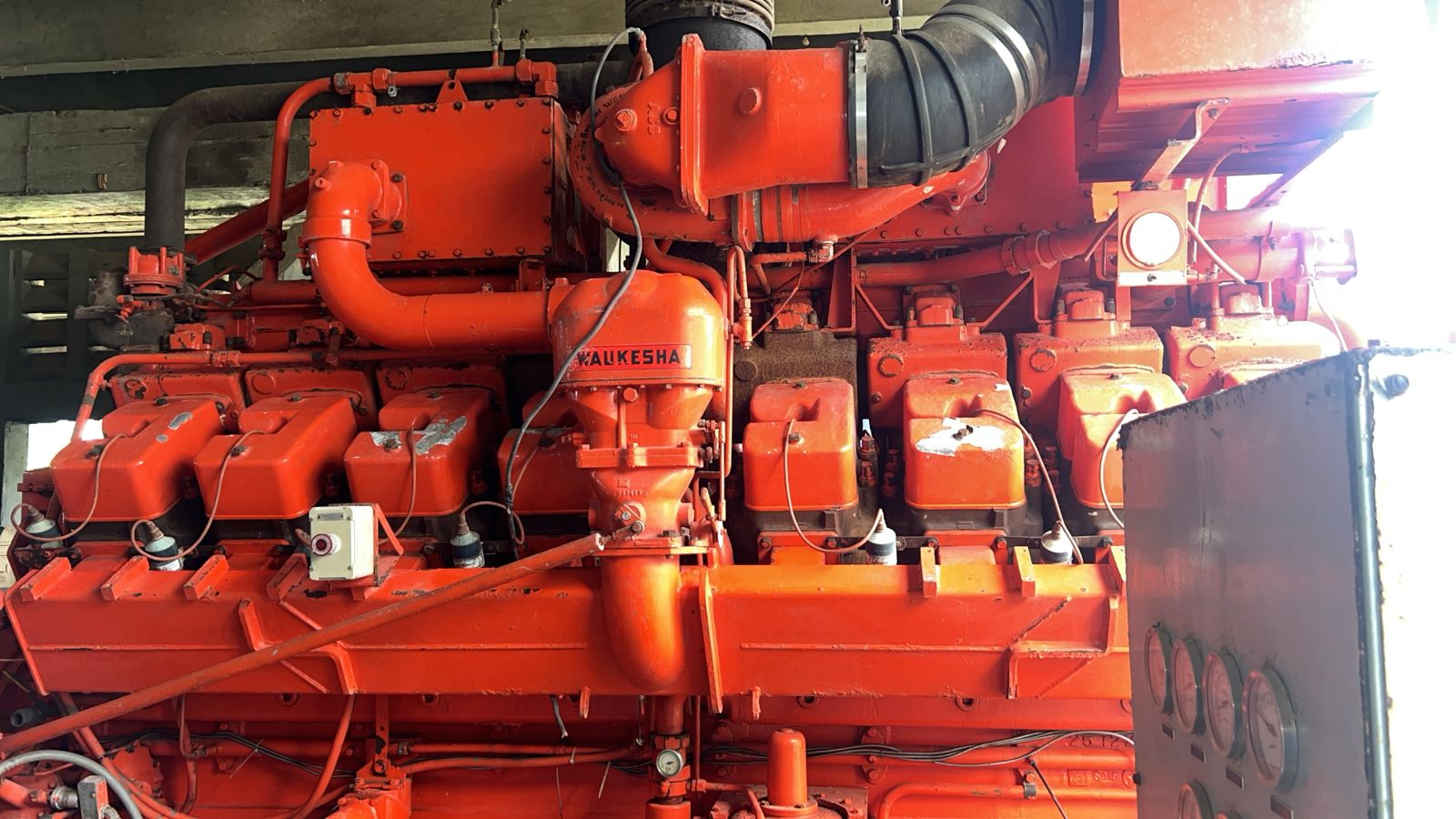 1400 KW - Waukesha Natural Gas Generator