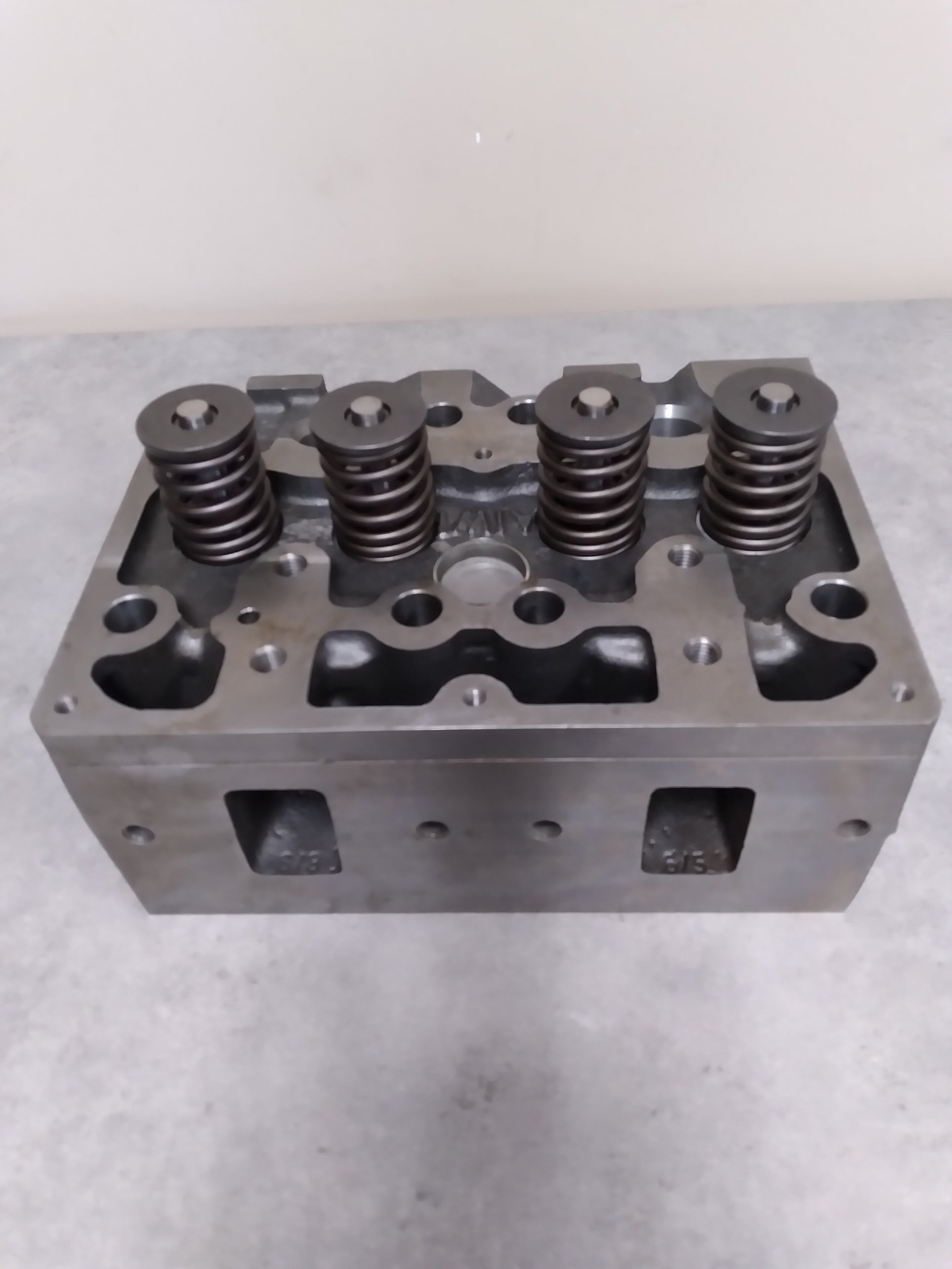 NEW OE MAN 51.03100.6297 CYLINDER HEAD ASSEMBLY