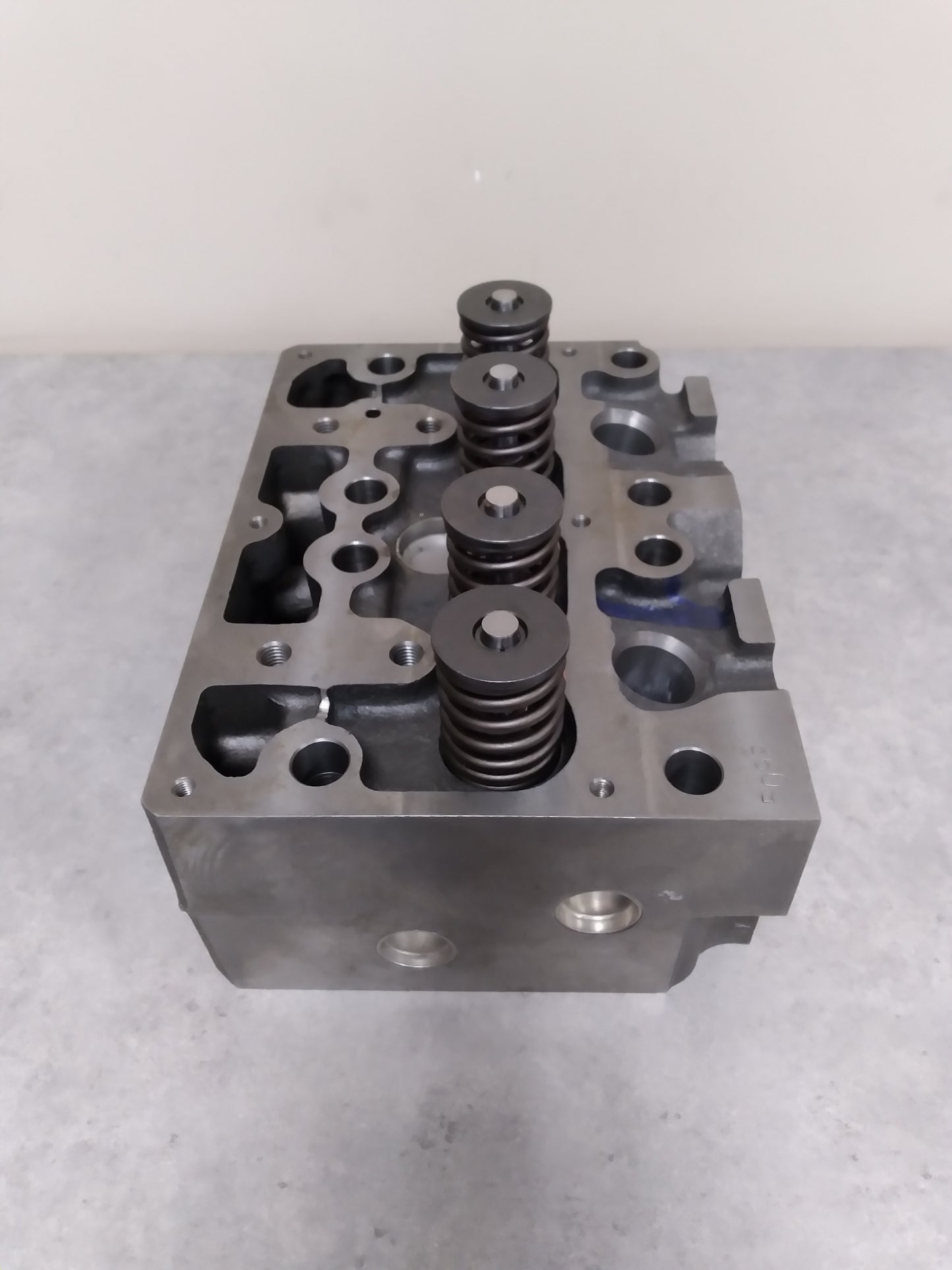 NEW OE MAN 51.03100.6297 CYLINDER HEAD ASSEMBLY