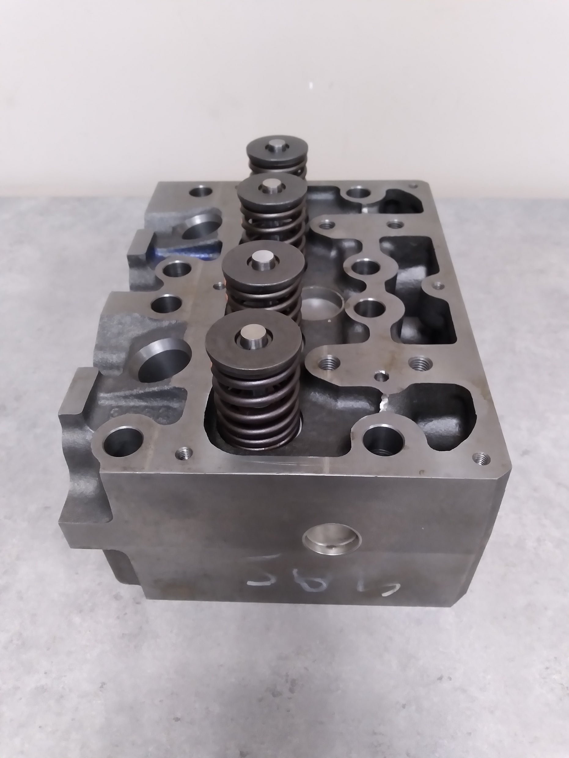 NEW OE MAN 51.03100.6297 CYLINDER HEAD ASSEMBLY