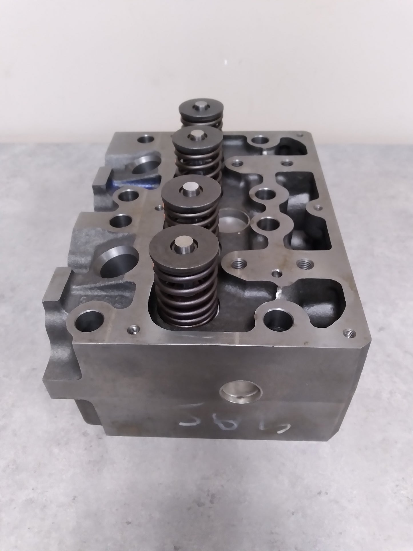NEW OE MAN 51.03100.6297 CYLINDER HEAD ASSEMBLY