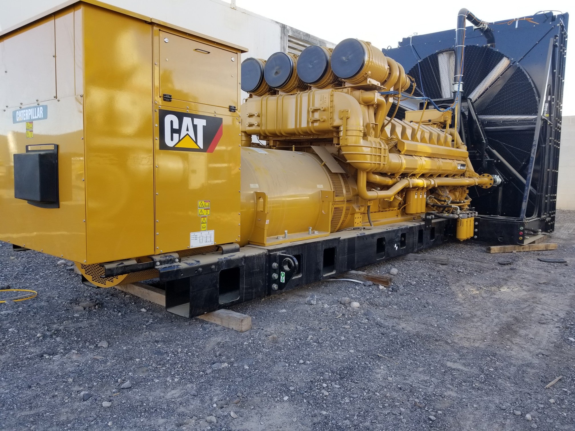 Caterpillar 3000 KW Diesel Generator Set